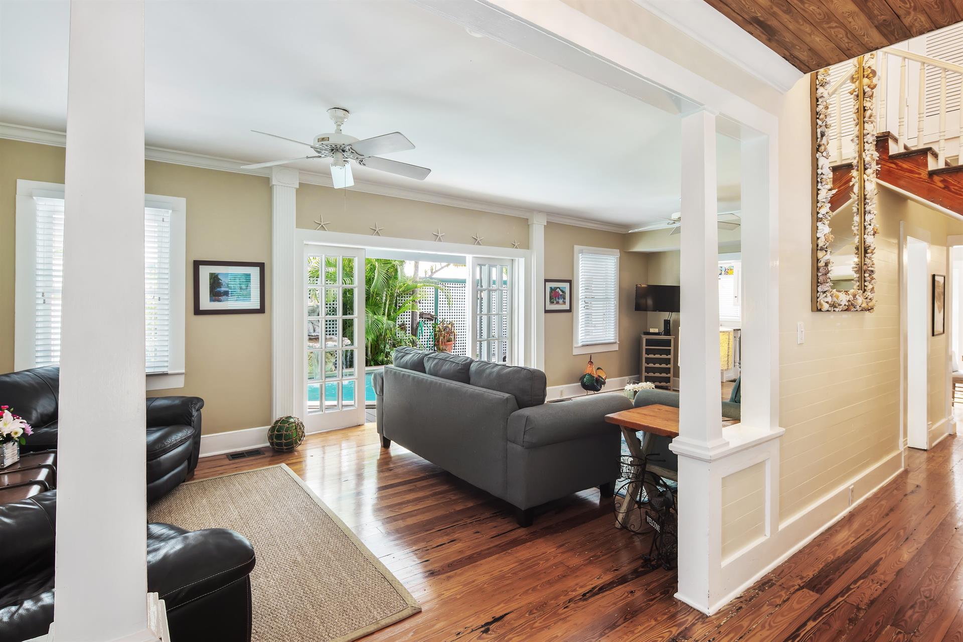 Spacious living room