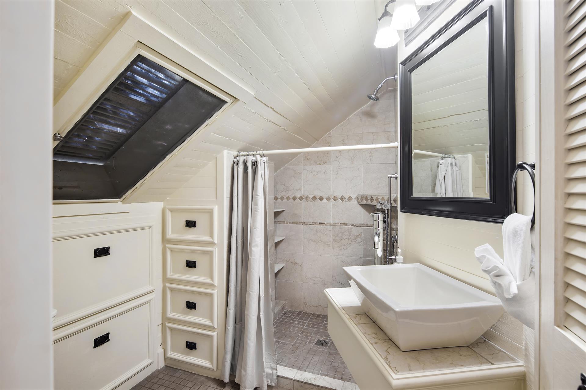 Primary ensuite bathroom