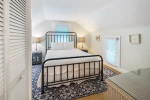 Queen bedroom with bedside lighting