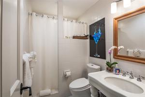 Horse Conch ensuite bath with walkin shower.