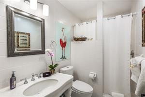 Rooster Conch also has an ensuite bath with walkin shower.