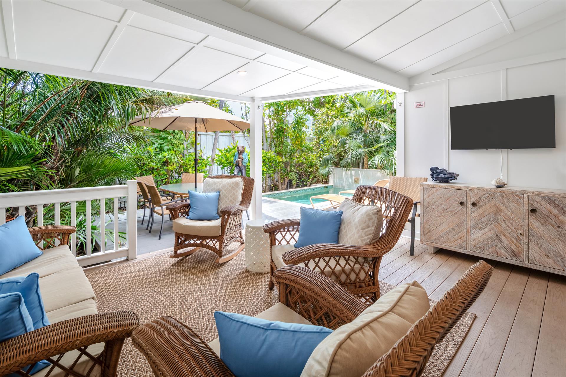 Gorgeous lanai with TV