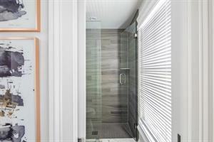 Gorgeous tiled walkin shower