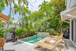 One more look at the fabulous outdoor area at Lillys Pad