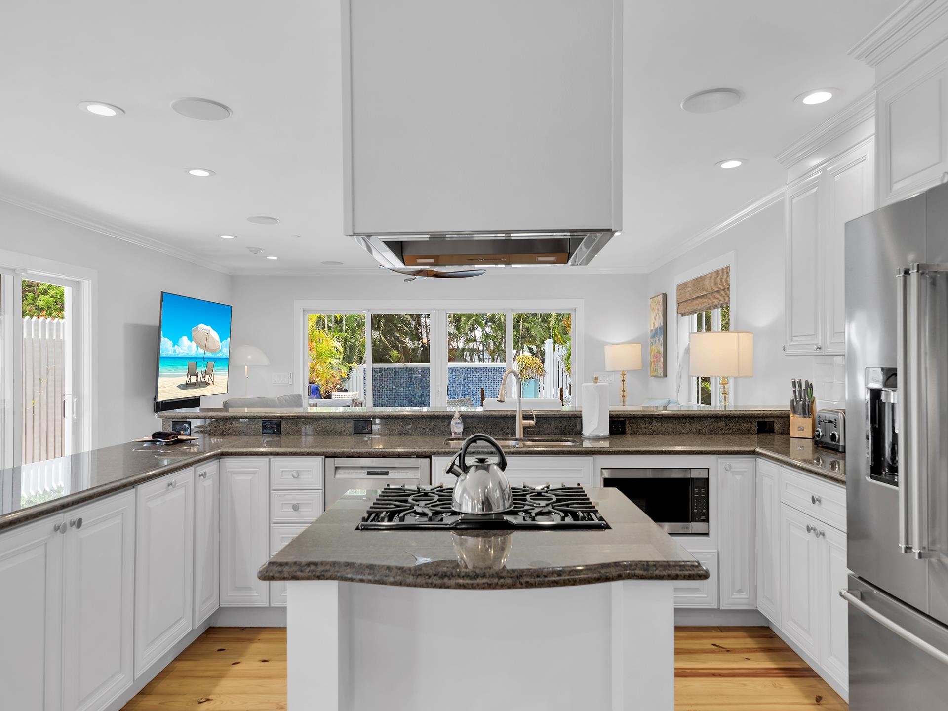 What a gorgeous kitchen to prepare meals or snacks