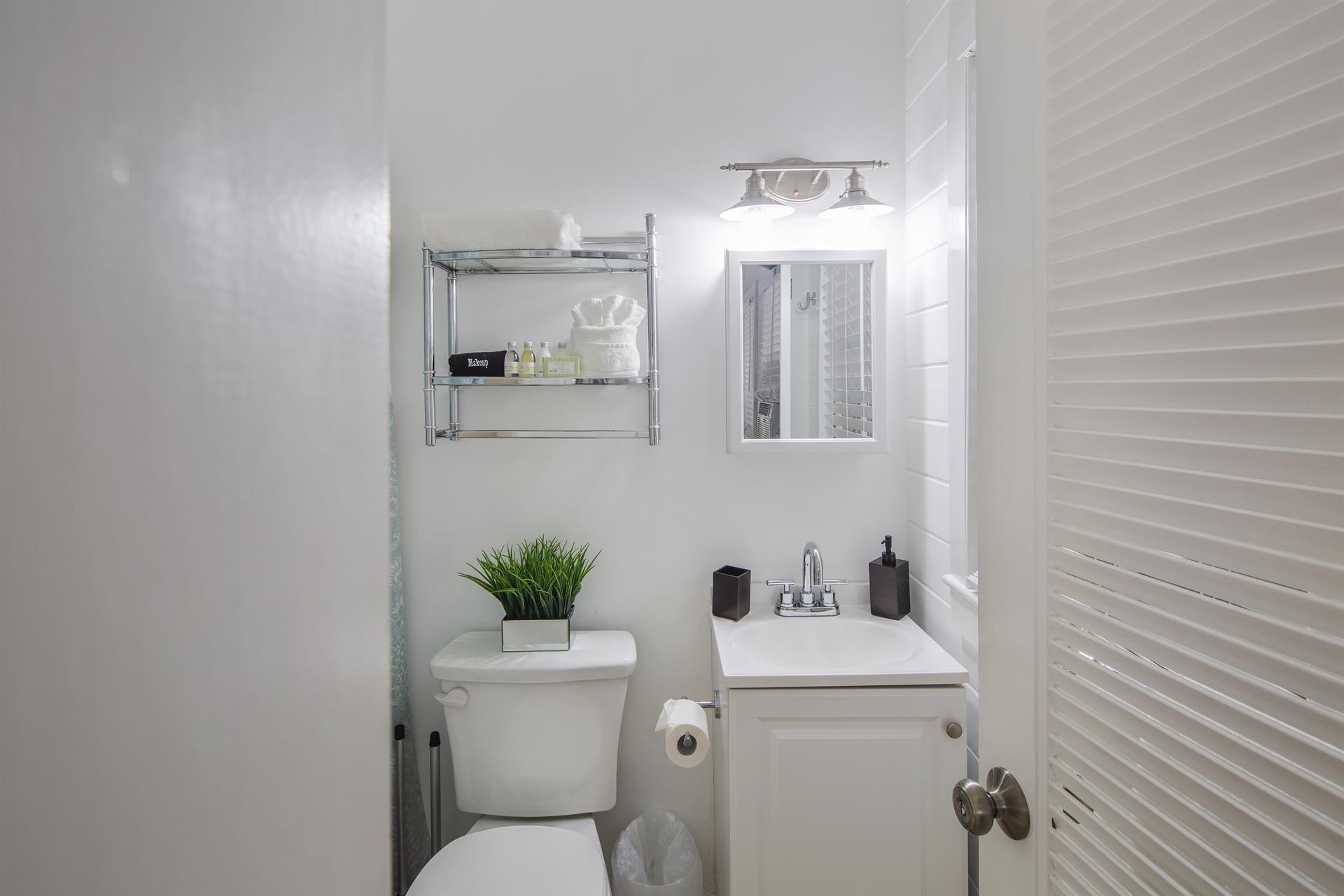 Crisp, clean ensuite bath.