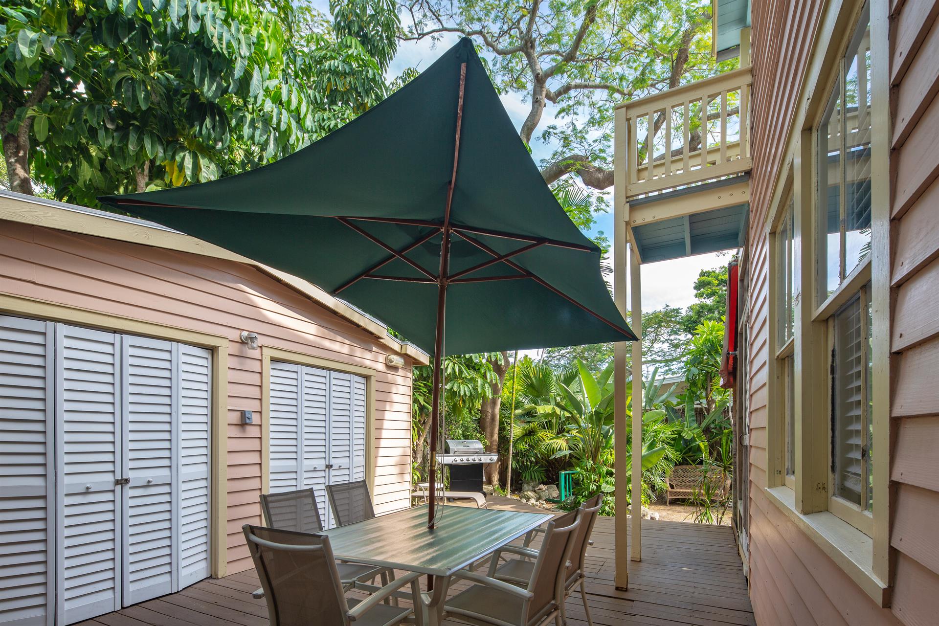 Covered outdoor dining area, shared between Treetop  Garden.