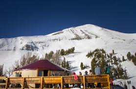 combine skiing and dining at the Shedhorn Grill