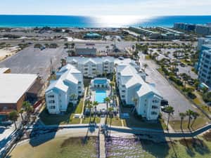 157024 Hermitage By The Bay S