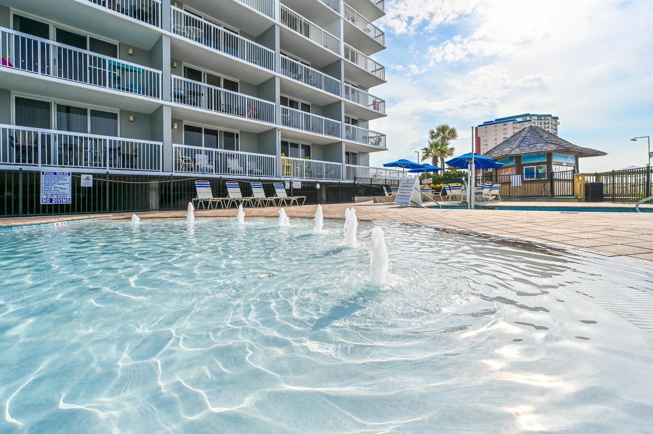 Zero Entry Pool, Seasonal Beach Bar