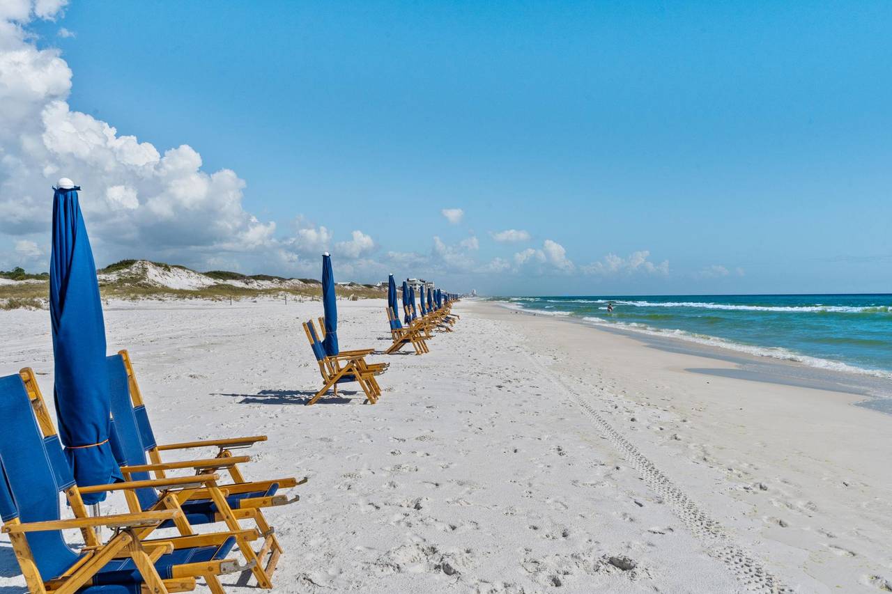 Complimentary Seasonal Beach Service Provided