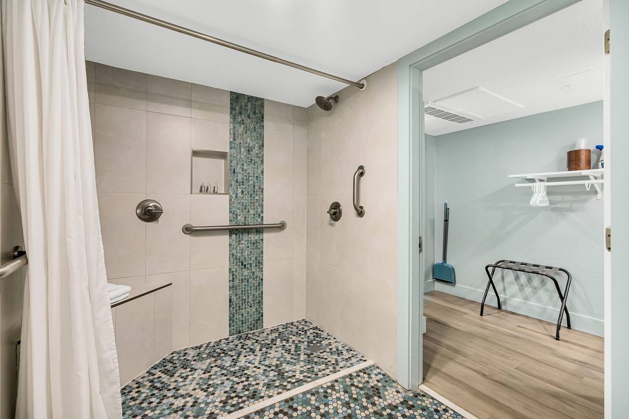 Rollin Shower in room 101