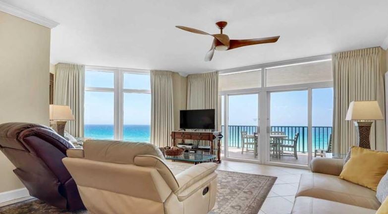 143711 Jade 0720 Living Rm
