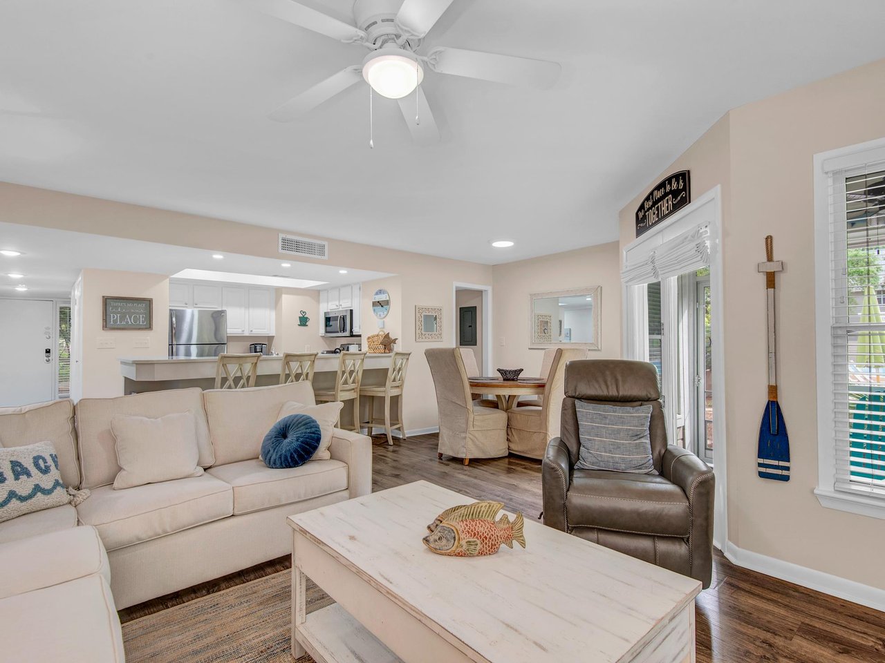 1642323 Overview Of Living Space