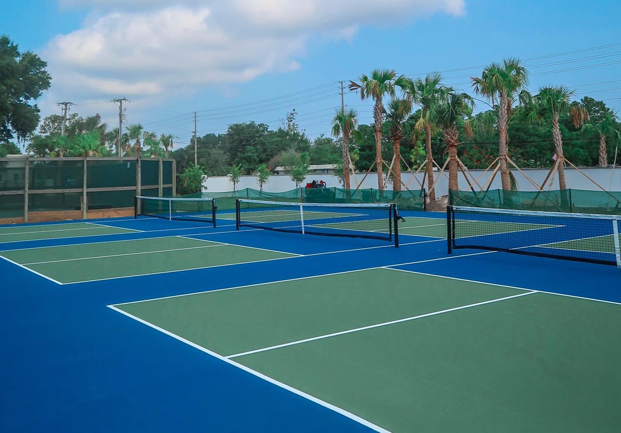 1661337 Pickleball Courts