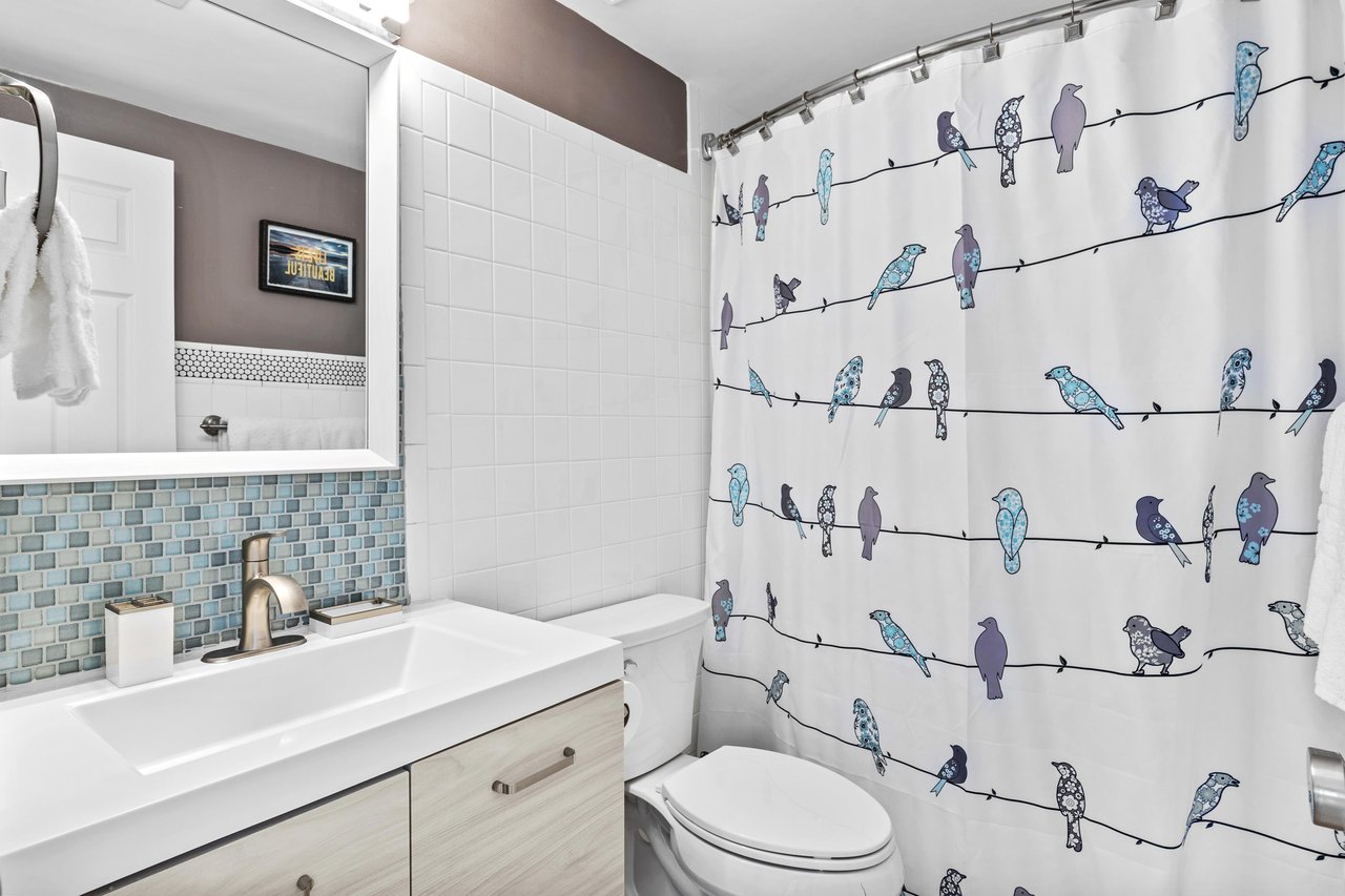 Bathroom 2 with Tub