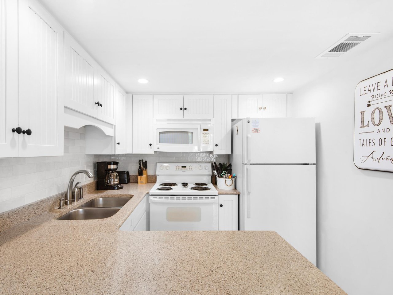 Kitchen with breakfast bar seating