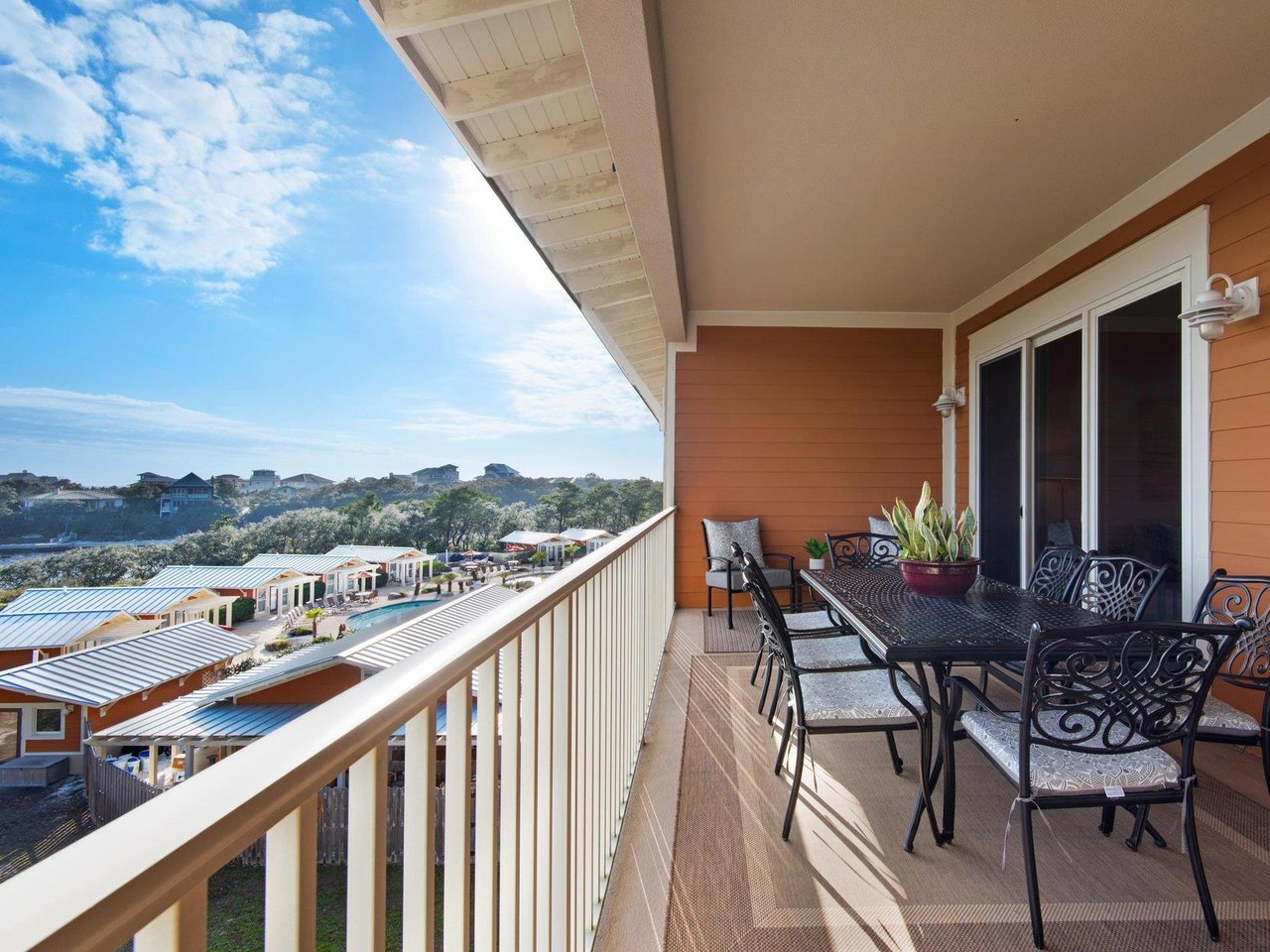 2015710 Sac Balcony
