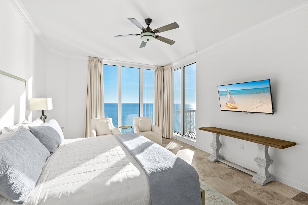 1st Floor King Bedroom
