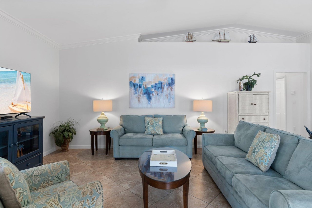 Living Area with plenty of seating