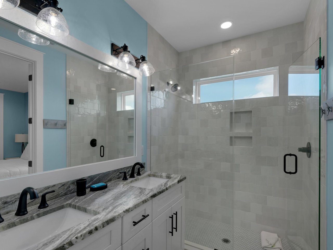 2nd Floor King Room 5 Bathroom