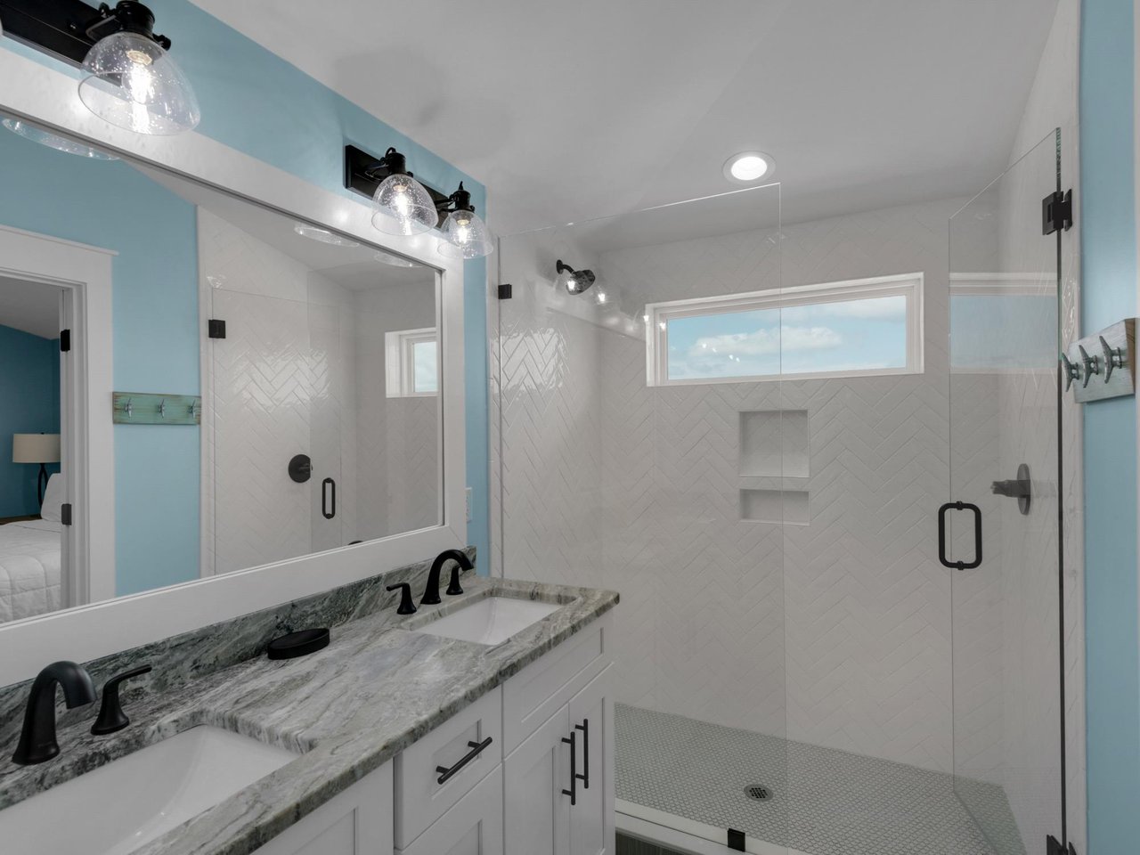 3rd Floor King Room 6 Bathroom