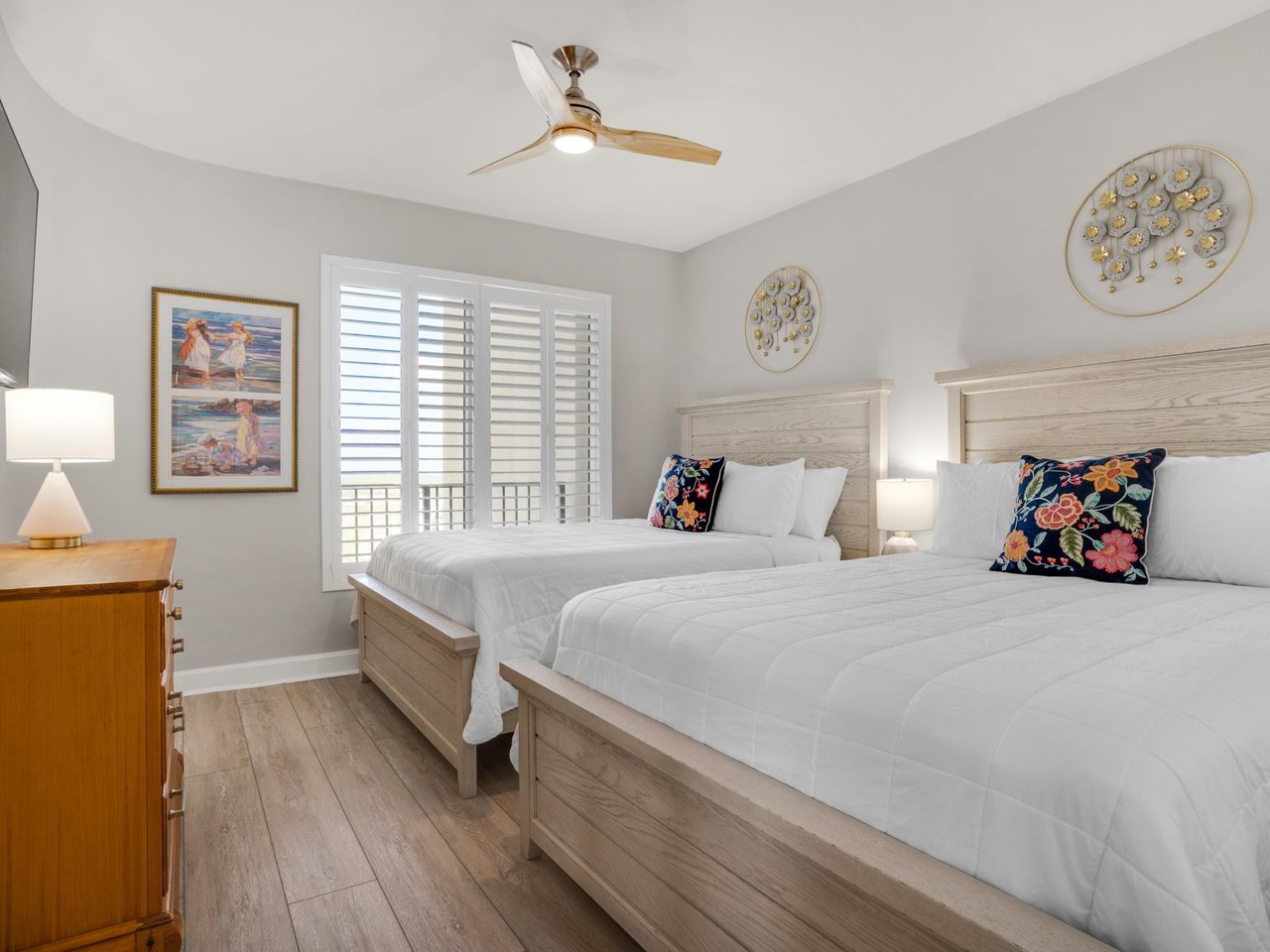 Bedroom 3 with 2 Queen Beds