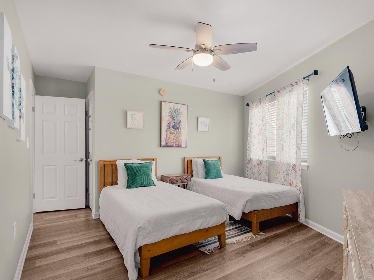 Bedroom 2 with 2 Twins