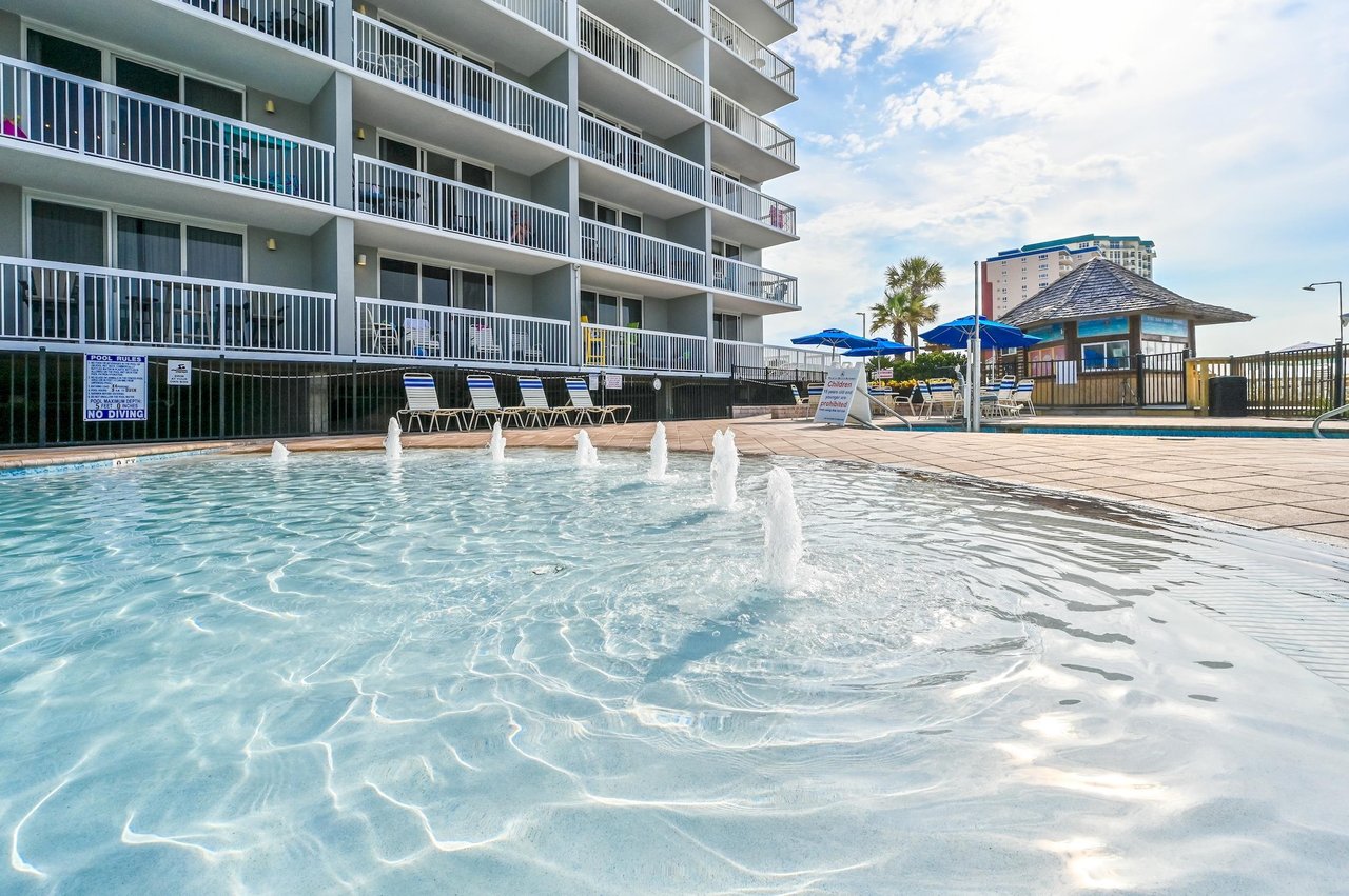 Zero Entry Pool, Seasonal Beach Bar