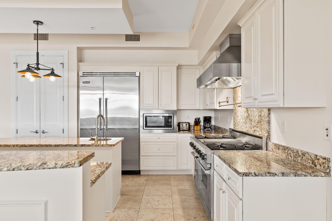 Spacious Kitchen