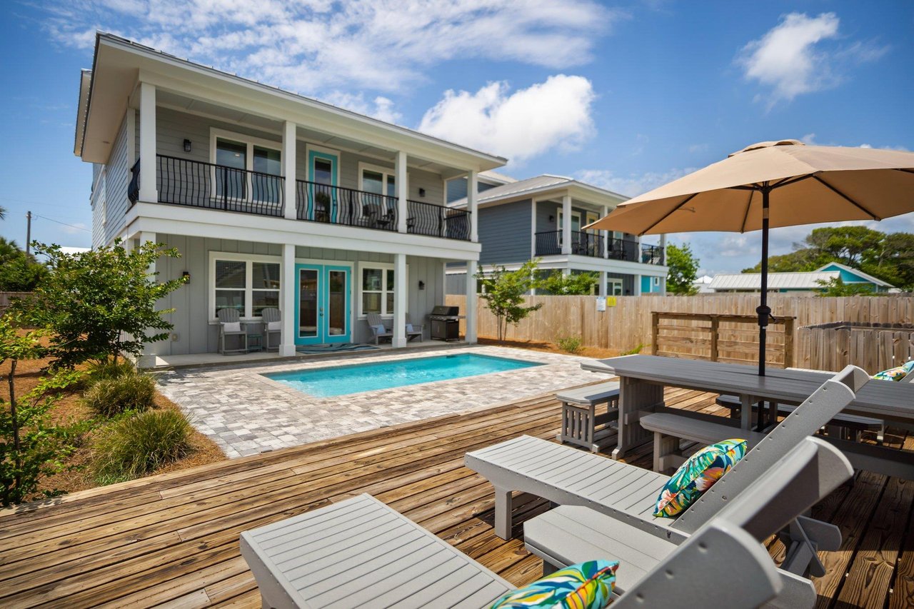 Spacious Pool Area