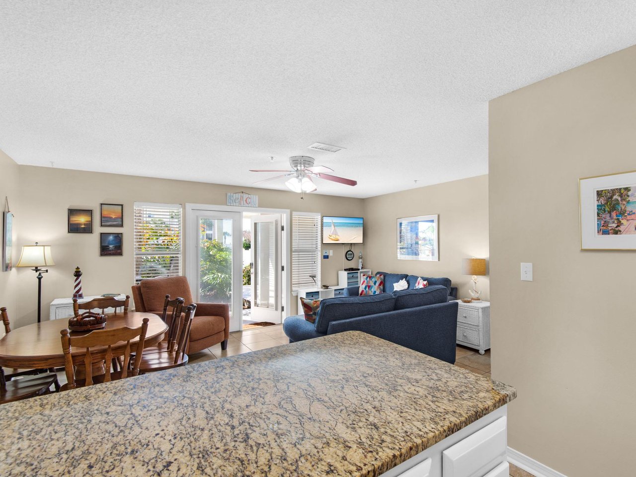 Openconcept living space where kitchen, dining, and lounge areas flow seamlessly together for memorable vacation moments.