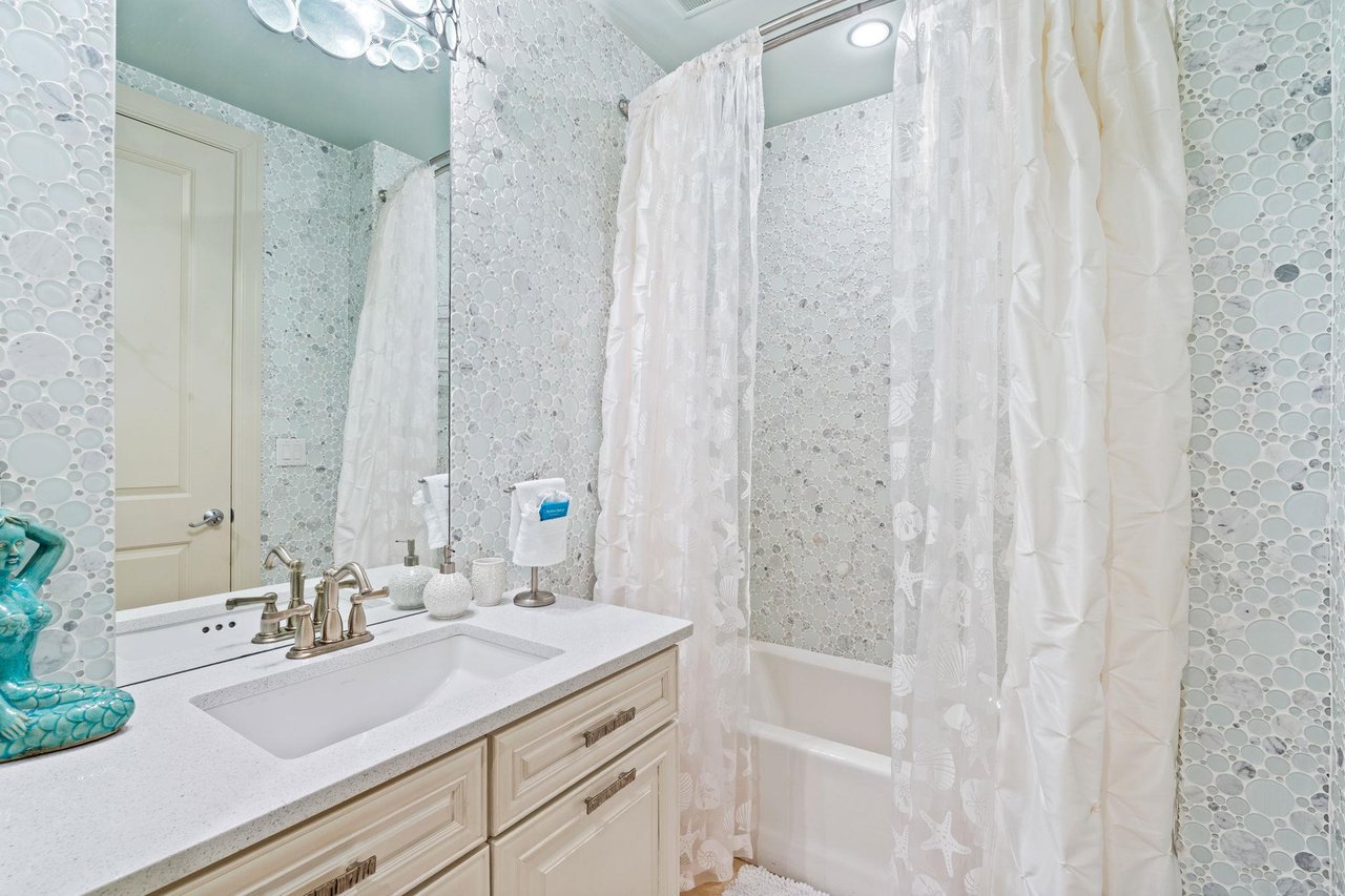 Bathroom 4 TubShower Combo
