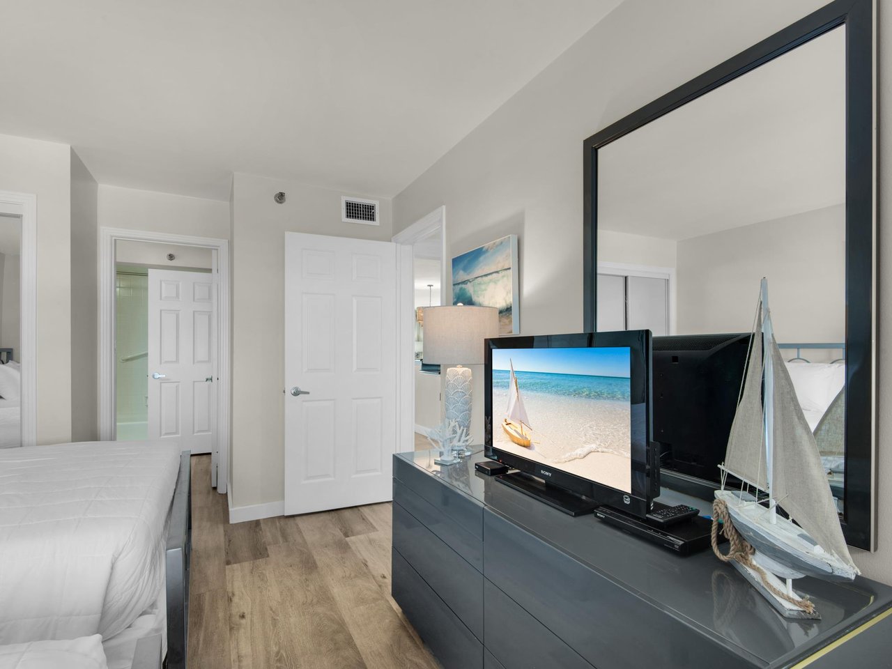 Bedroom 2 with Flat Screen TV