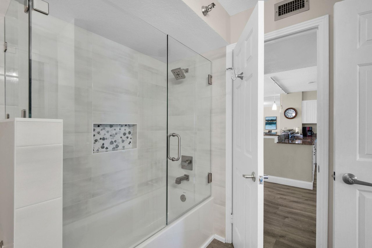 Bathroom 2 with Tub Shower Combo