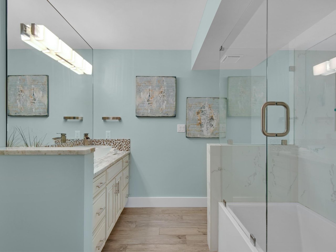 Bathroom 2 with Tub Shower Combo