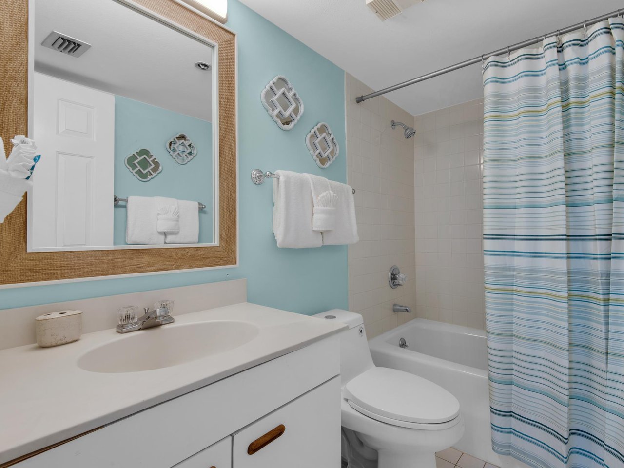 Bathroom 3 with Tub Shower Combo