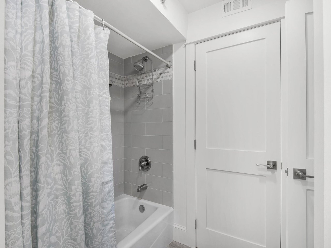 Bathroom 2 with Tub Shower Combo