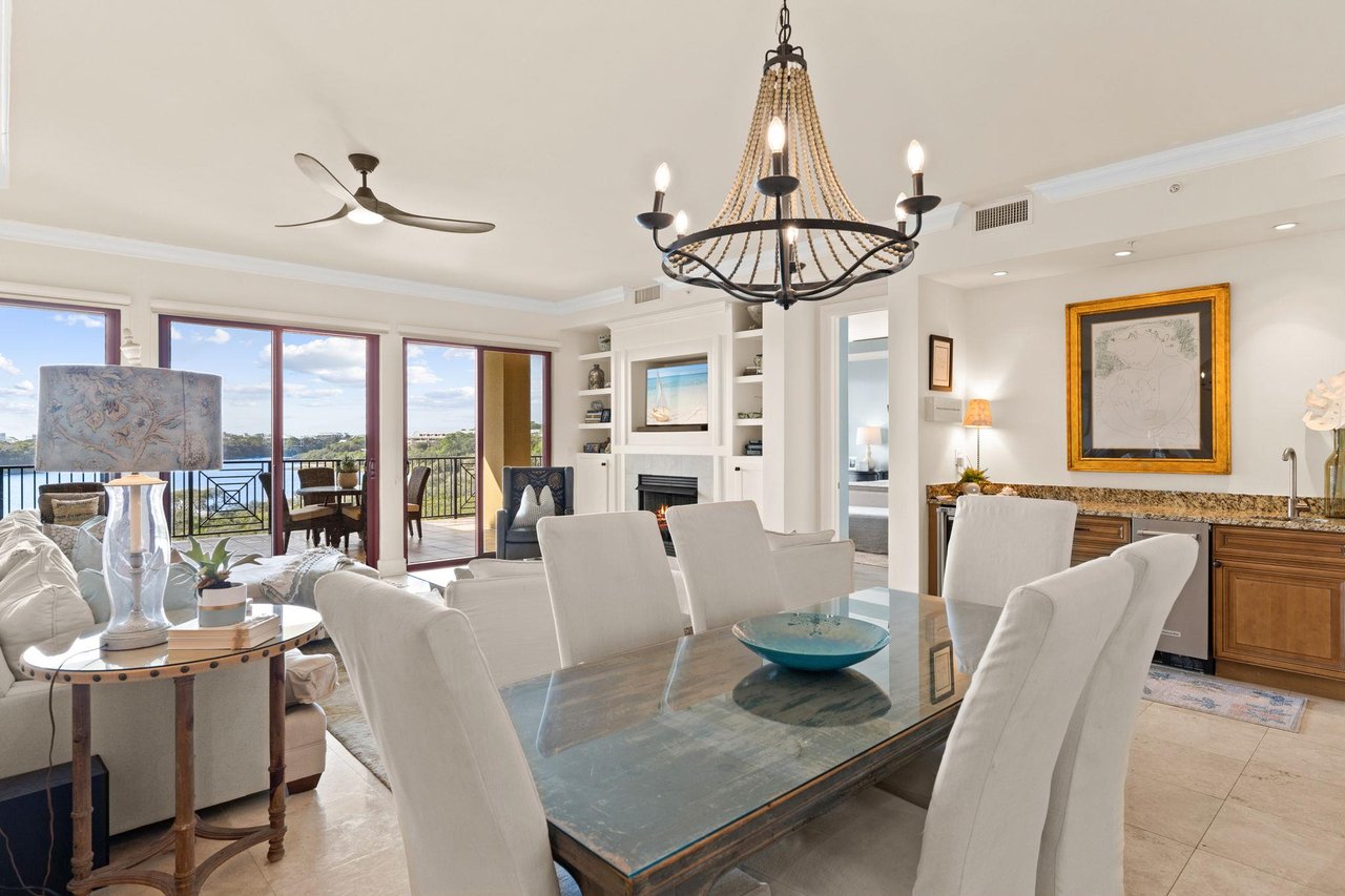 Beautiful yet Comfortable Dining on 1st Floor