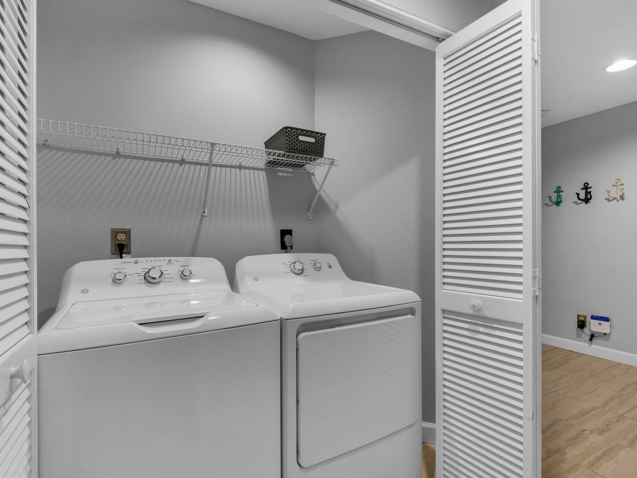 Full Size Washer and Dryer In Unit
