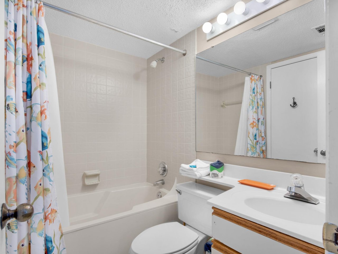 Bathroom 3 with Tub Shower Combo