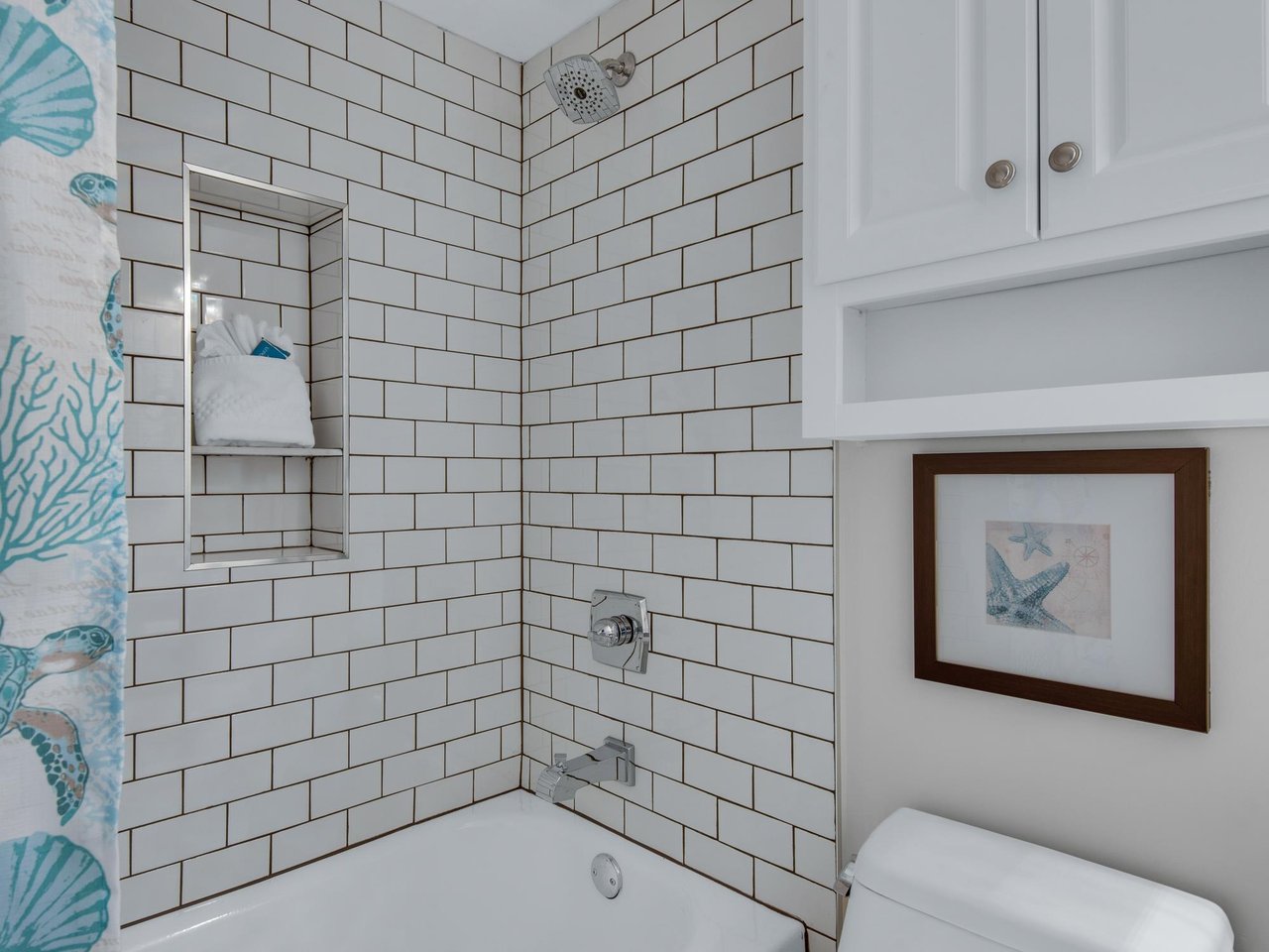Bathroom 2 With Tub Shower Combo