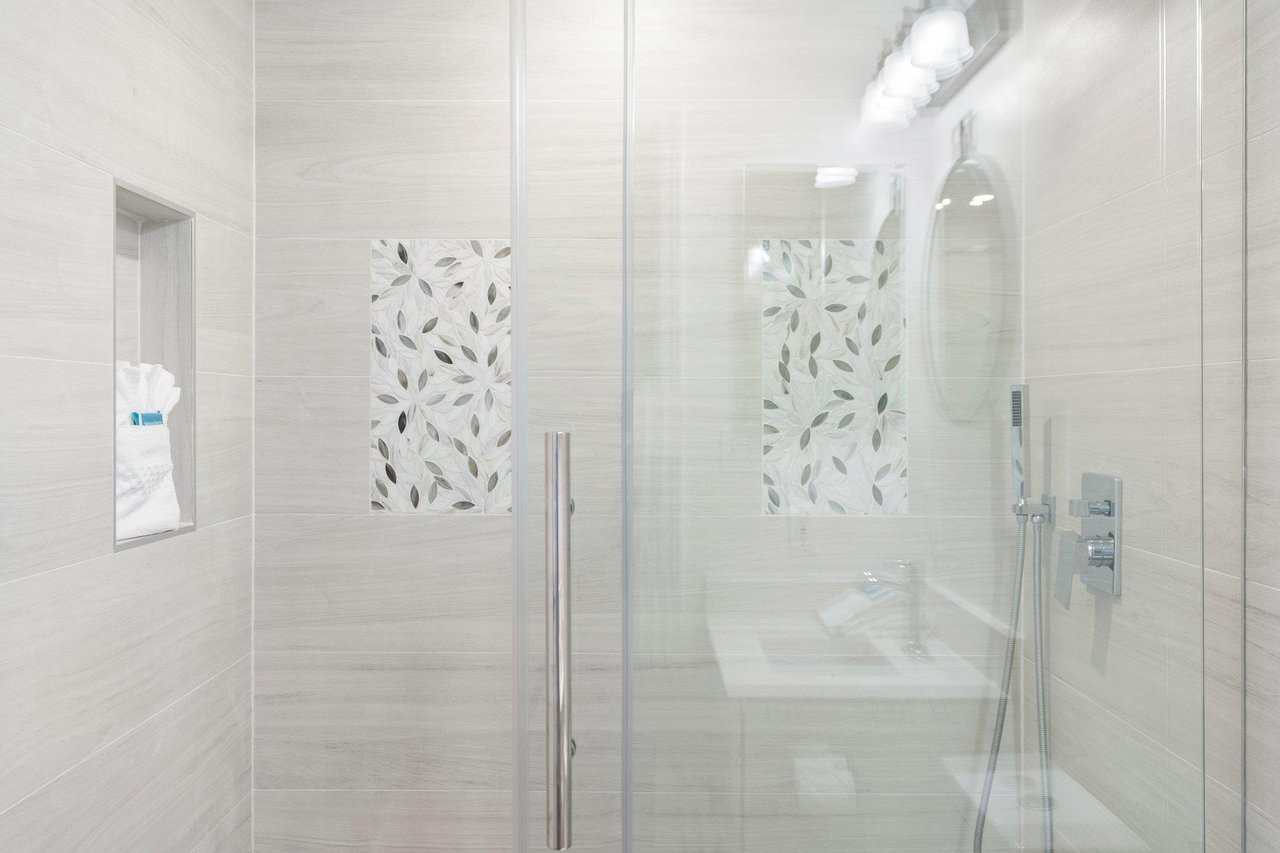 WalkIn Shower in Bathroom 3