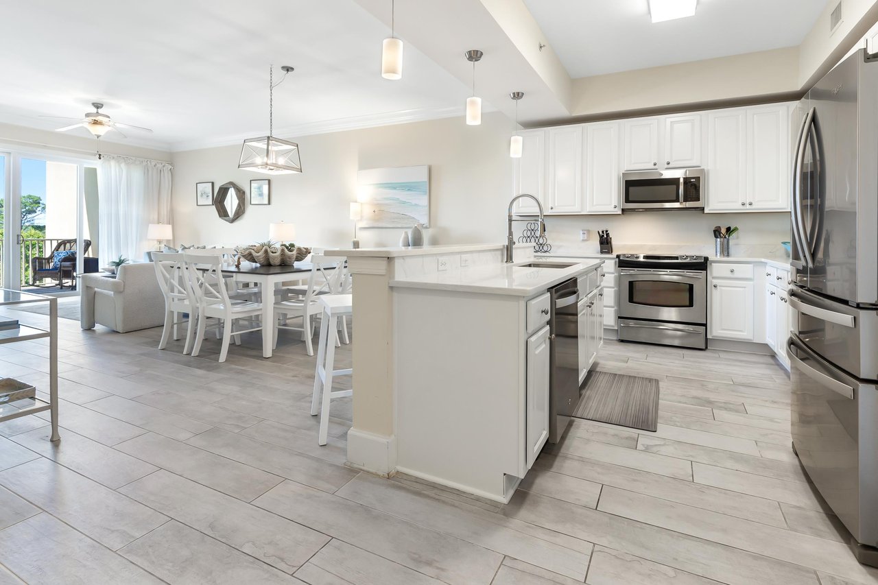Your bright, openconcept kitchen and dining space invites you to gather, cook, and share meals, all while soaking in the coastal light and comfortable, modern finishes that make this home feel effort