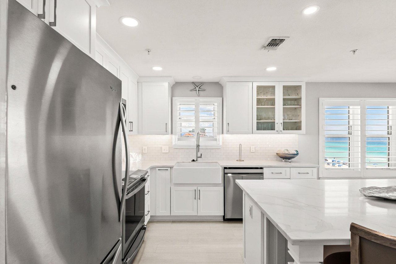Modern Kitchen with Stainless Steel Appliances