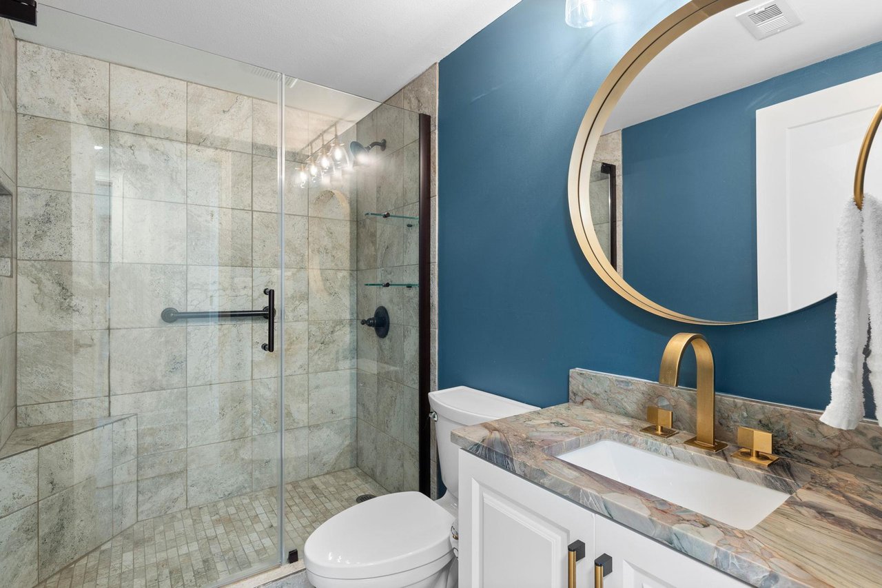 Full Bathroom 2