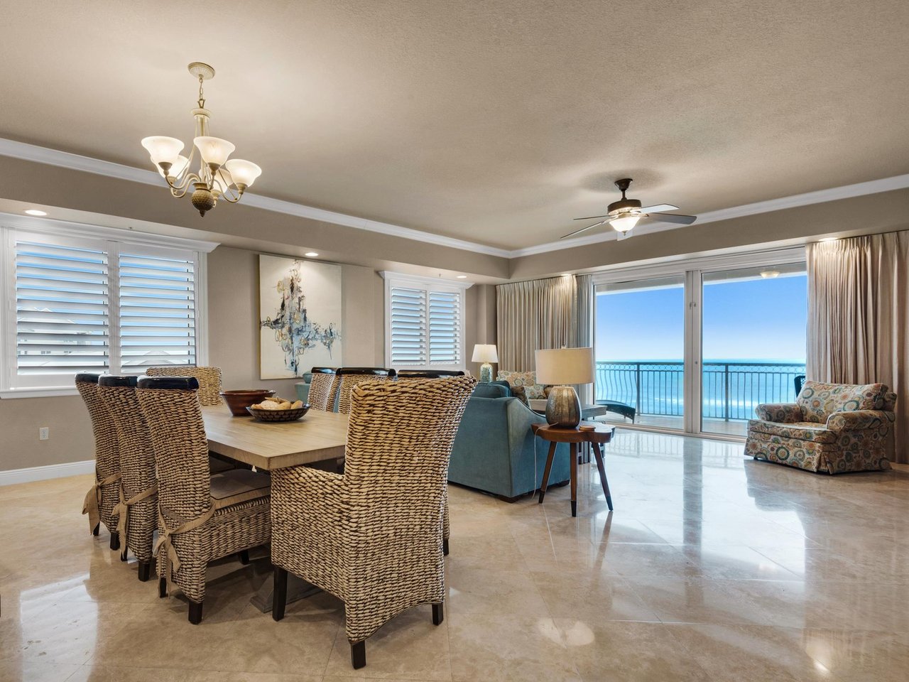 647623 Stunning View From Open Living Area