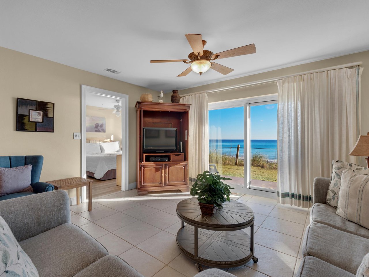 647876 Living Room With Gulf View