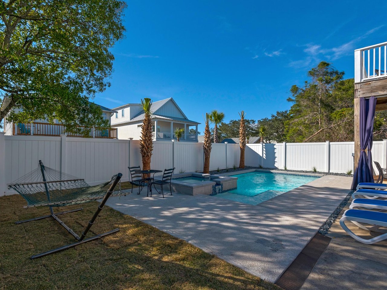 670570 Soakupthesunwhileenjoyingthepool