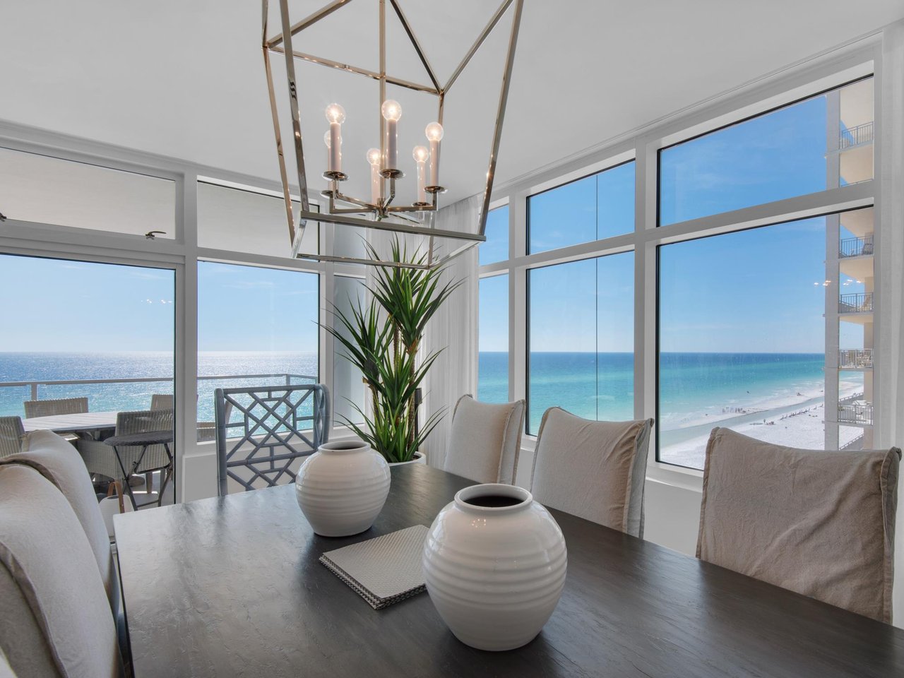 764036 Dining Area With Amazing Views
